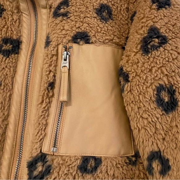 Abercrombie & Fitch Brown Anima Print Sherpa Jacket - Picture 3 of 6